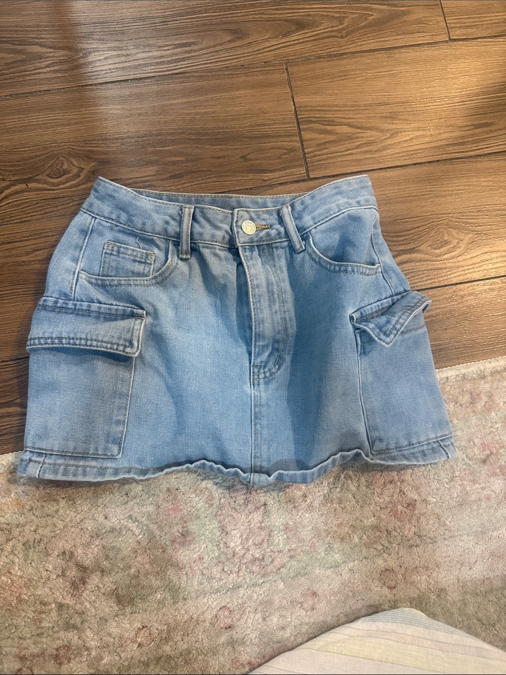 SHEIN Light Blue Denim Mini Skirt with Cargo Pockets